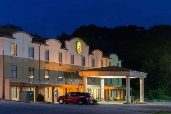 Super 8 by Wyndham Beaver Falls 4