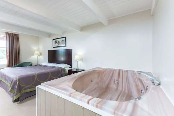 Super 8 by Wyndham Beaver Falls 4