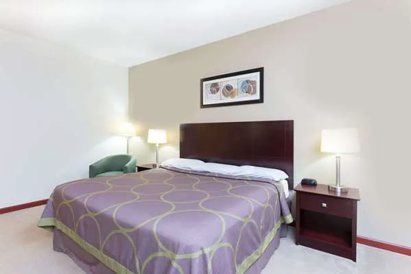 Super 8 by Wyndham Beaver Falls 4