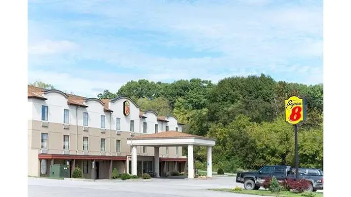 Super 8 by Wyndham Beaver Falls 4