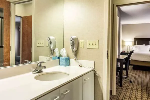 Clarion Inn 4