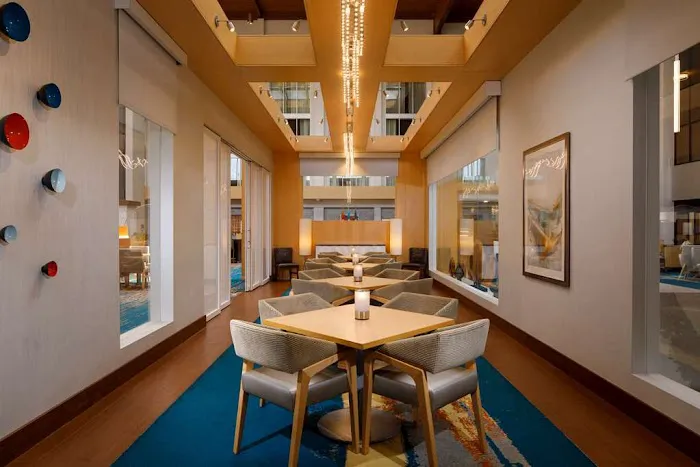 DoubleTree by Hilton Hotel Pittsburgh - Cranberry 4