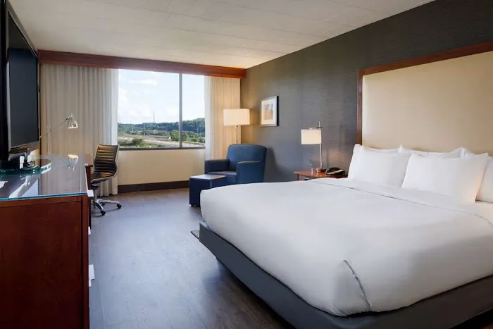 DoubleTree by Hilton Hotel Pittsburgh - Cranberry 4