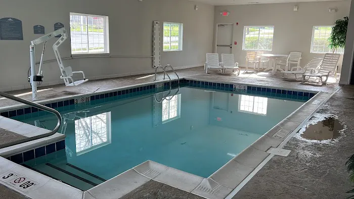 Microtel Inn & Suites by Wyndham Altoona 4