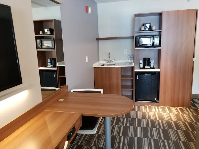 Microtel Inn & Suites by Wyndham Altoona 4
