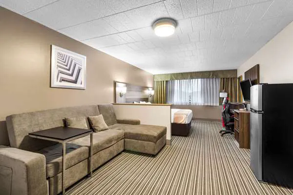 Quality Inn & Suites 4