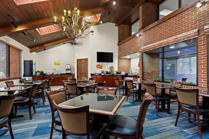 Quality Inn & Suites 4