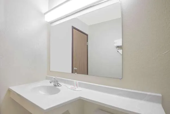 Super 8 by Wyndham Altoona 4