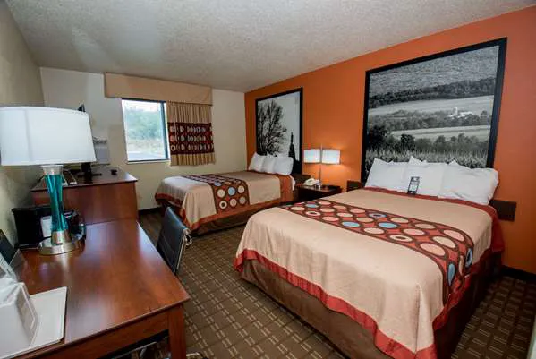 Super 8 by Wyndham Altoona 4
