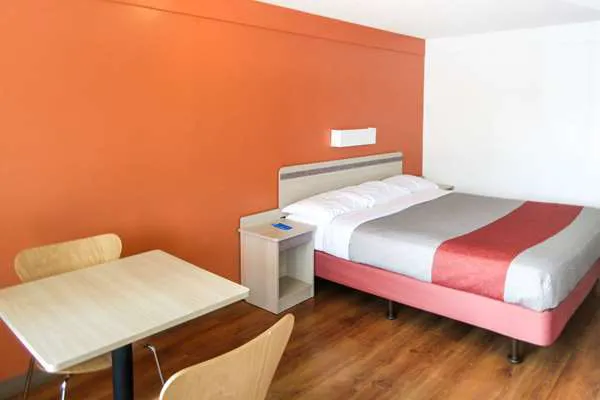 Rodeway Inn 4