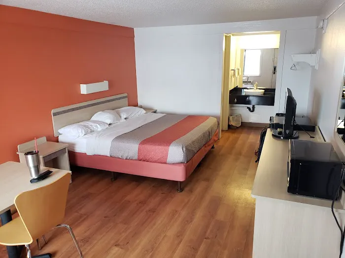 Rodeway Inn 4