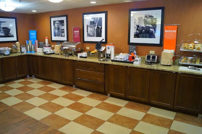 Hampton Inn Altoona 4