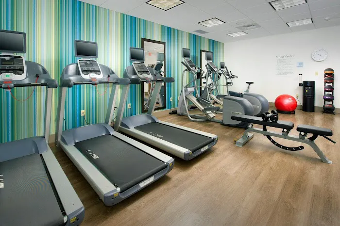 Holiday Inn Express & Suites Altoona by IHG 4