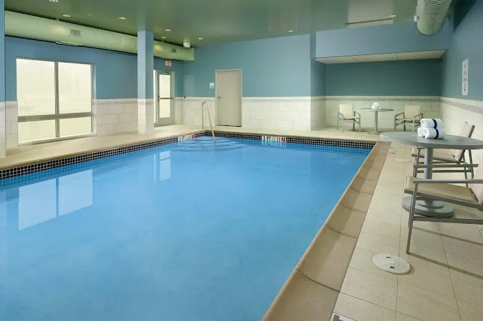 Holiday Inn Express & Suites Altoona by IHG 4