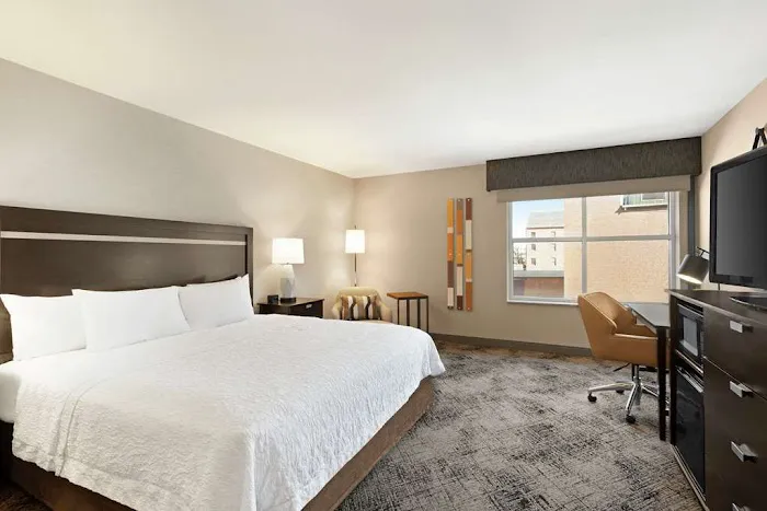 Hampton Inn Portland Downtown - Waterfront 5