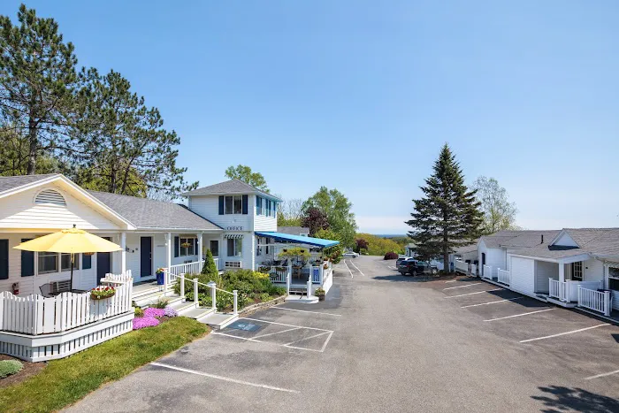 Glen Cove Inn and Suites 4
