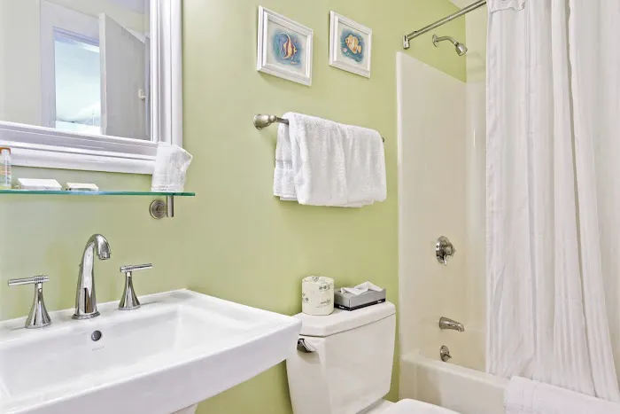 Glen Cove Inn and Suites 4