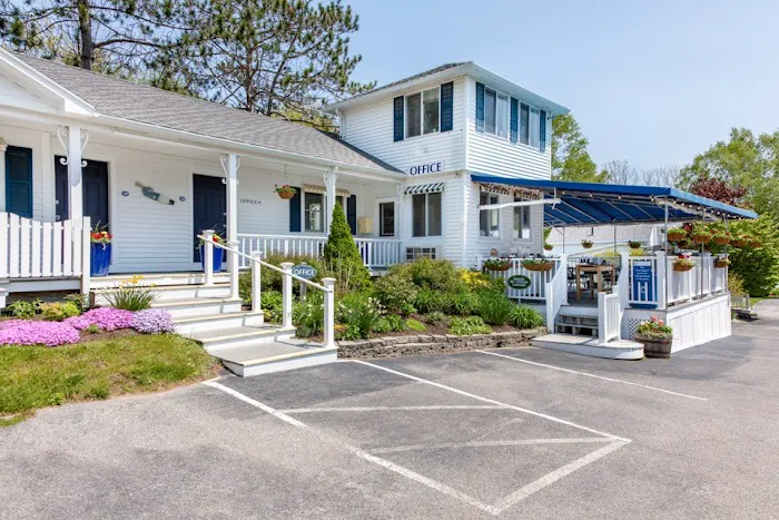 Glen Cove Inn and Suites 4