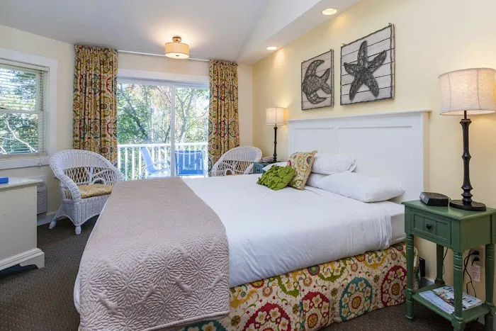 Glen Cove Inn and Suites 4