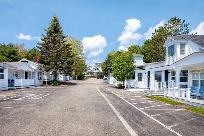 Glen Cove Inn and Suites 4