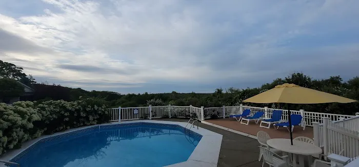 Glen Cove Inn and Suites 4