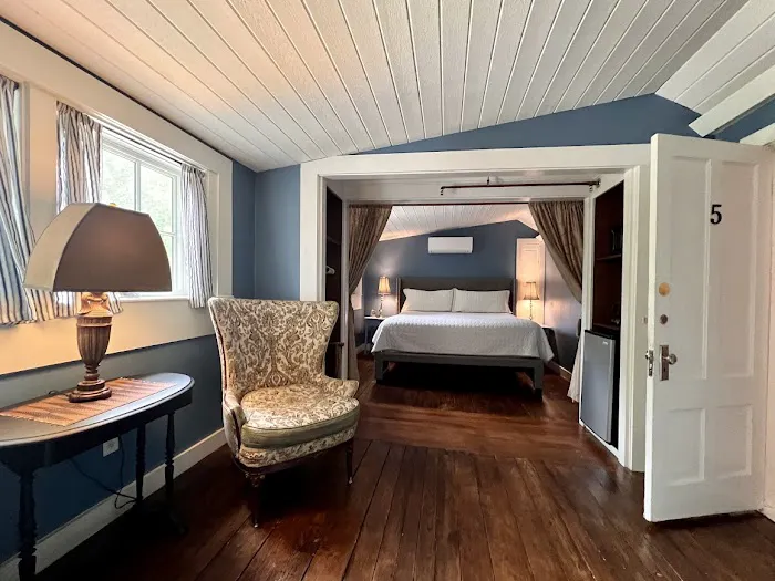 Barncastle Hotel + Restaurant 5