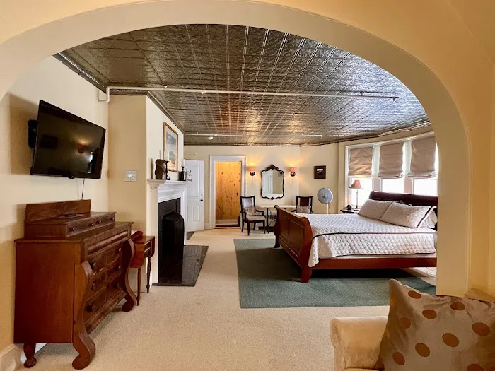 Barncastle Hotel + Restaurant 5