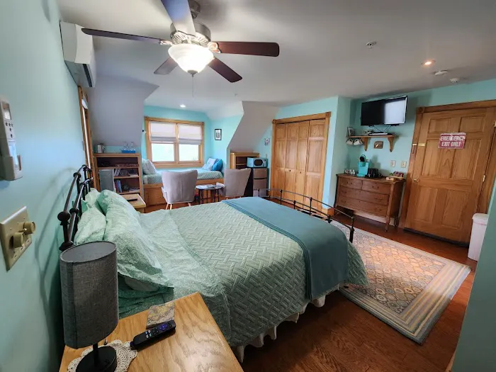 Wave Walker Cottage and Suite 4