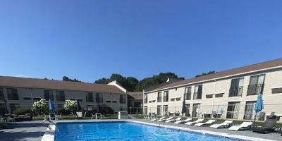 The Mariner Resort Cape Cod by The Red Collection