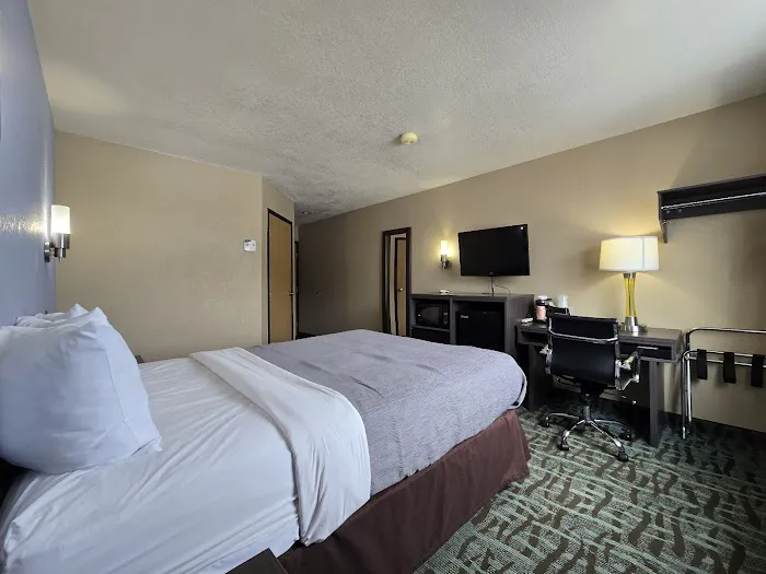 Quality Inn 4
