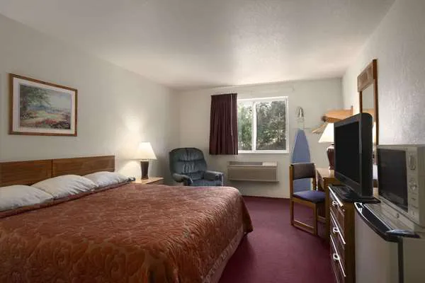 Super 8 by Wyndham Johnstown 4