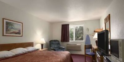 Super 8 by Wyndham Johnstown