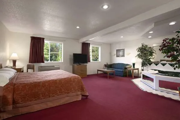 Super 8 by Wyndham Johnstown 4