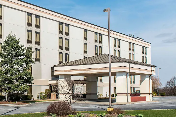 Comfort Inn & Suites 4