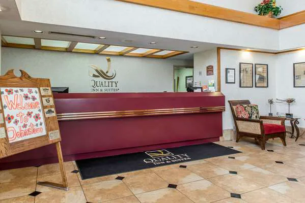 Comfort Inn & Suites 4
