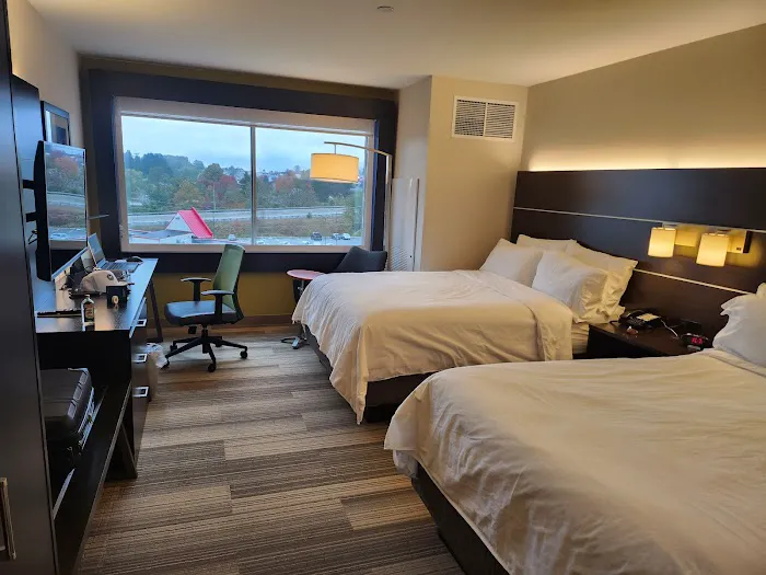 Holiday Inn Express & Suites Johnstown, an IHG Hotel 4