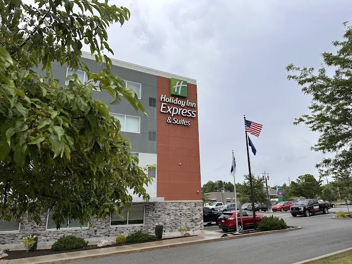 Holiday Inn Express & Suites Johnstown, an IHG Hotel 4