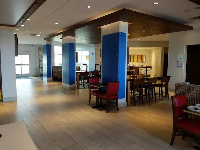 Holiday Inn Express & Suites Johnstown, an IHG Hotel 4