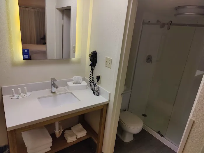 Ramada by Wyndham Indiana 4