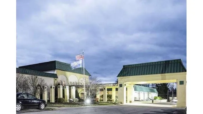 Ramada by Wyndham Indiana 4