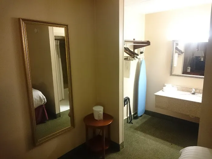 Ramada by Wyndham Indiana 4