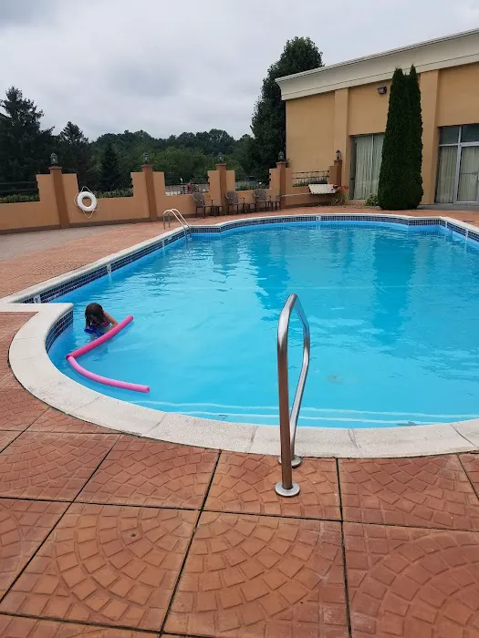 Quality Inn and Suites Indiana 4