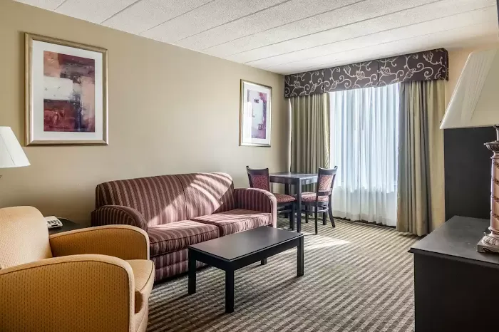 Quality Inn and Suites Indiana 4