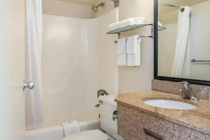 Quality Inn and Suites Indiana 4