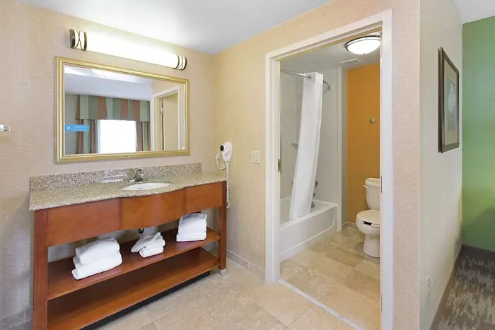 Hampton Inn & Suites Blairsville 4
