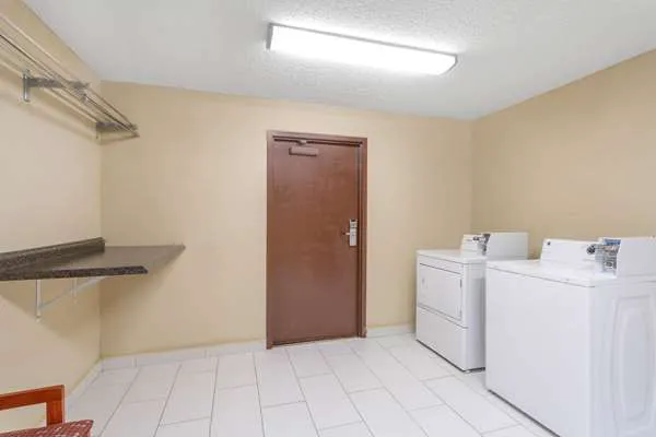 Days Inn by Wyndham Blairsville 4