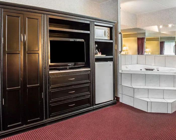 Quality Inn & Suites North 4