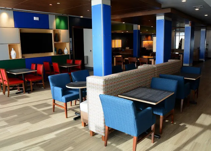 Holiday Inn Express & Suites Pittsburgh - Monroeville by IHG 4