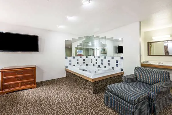 Super 8 by Wyndham Pittsburgh/Monroeville 4