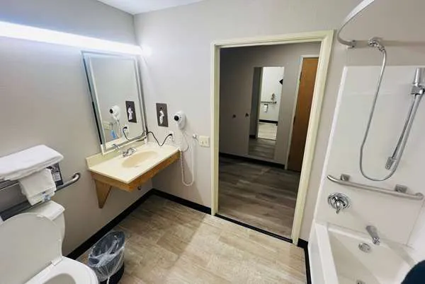 Super 8 by Wyndham Pittsburgh/Monroeville 4